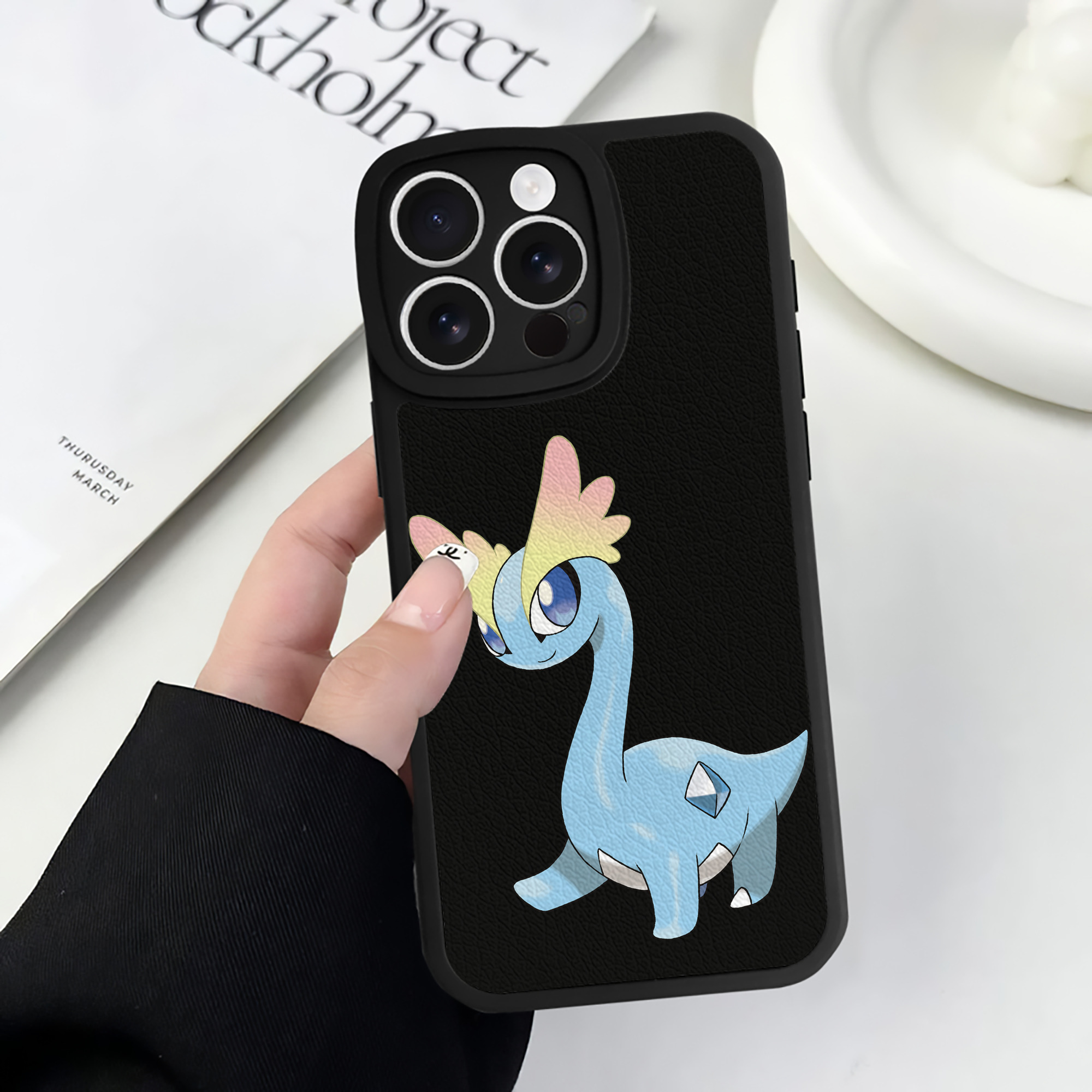 （画像用） ポケットモンスター Pokémon 【iPhone 16シリーズ対応】シリコンスマホケース（レザー調） 材質：シリコン